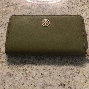 Tory Burch Hunter Green Wallet
